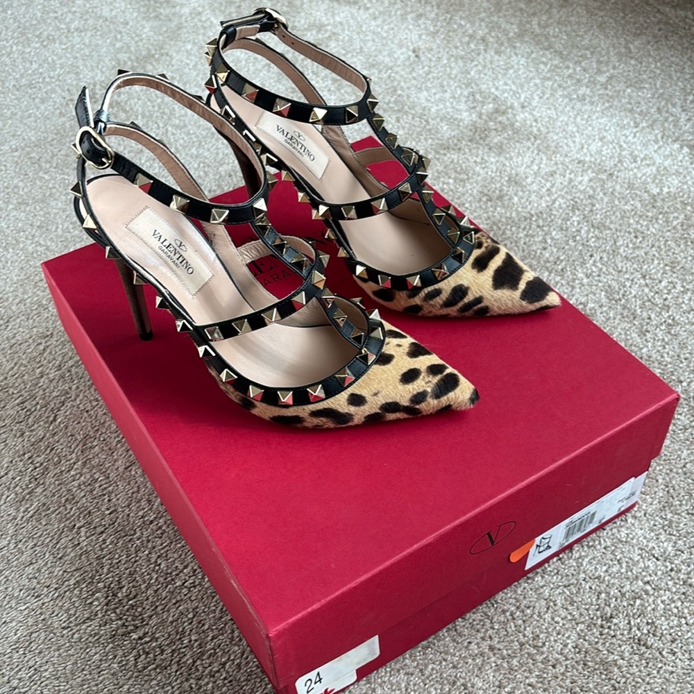 Authentic Valentino Leopard Rockstud Pumps
